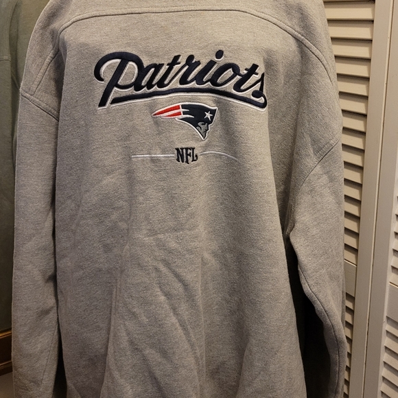 Gently used- Vintage Men's NFL PATRIOTS Gray PULLOVER SWEATER. Fits XXLarge - Picture 3 of 10